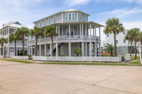 Beachside Retreat w/ Ocean Views & 4 Ensuite Baths